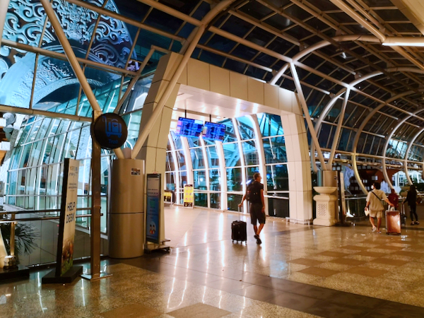 バリ島デンパサール国際空港完全ガイド〜入国・出国の流れ | チェック