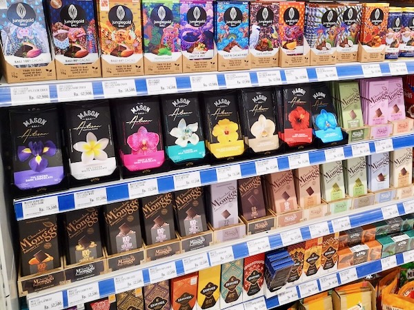 グランドラッキーのチョコレートとお土産用のお菓子売り場