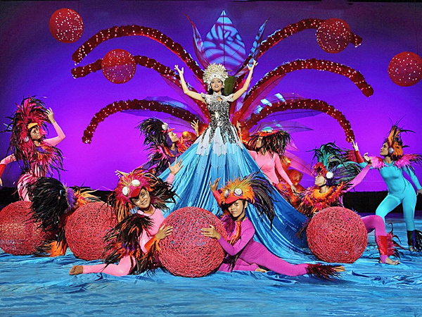 バリ アグン シアターで上演されるバリ アグン ショーの舞台