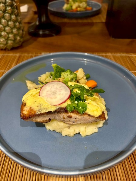 マセ キッチンのディナーの白身魚料理