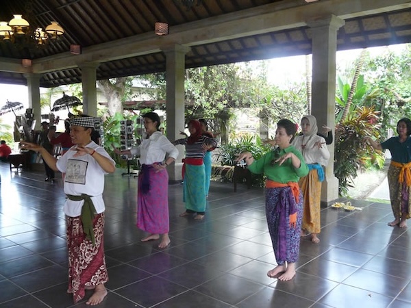 プリ ルキサン美術館のバリ舞踊ワークショップ